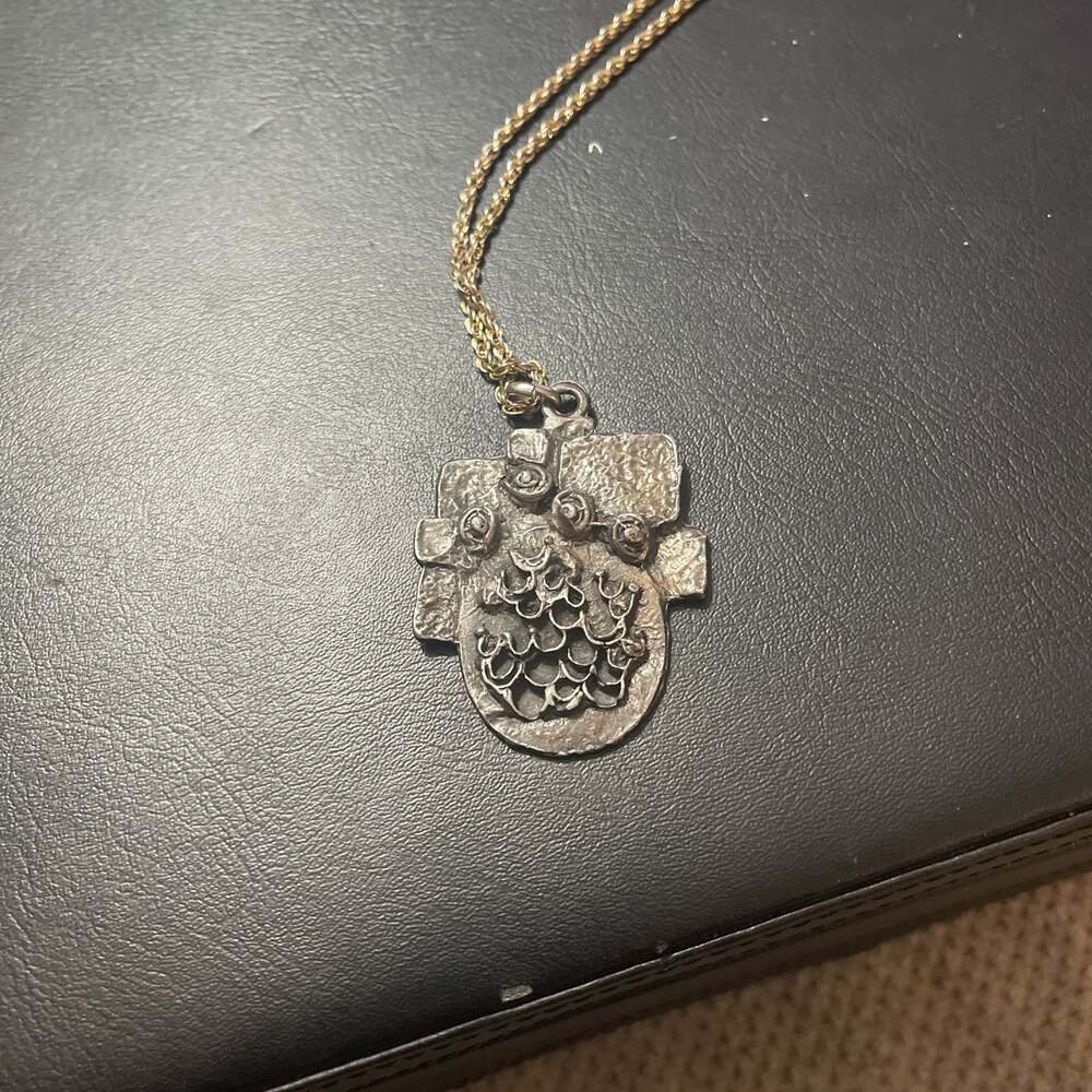 Vintage Brutalist Silver-Tone Medallion Pendant Necklace with Gold-tone Chain
